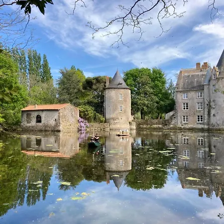 Chateau De La Preuille Bed & Breakfast Montaigu-Vendee Exterior photo