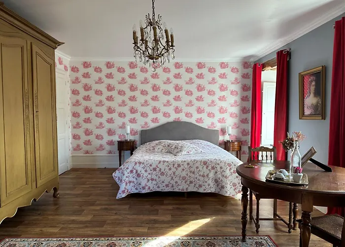 Chateau De La Preuille Bed & Breakfast