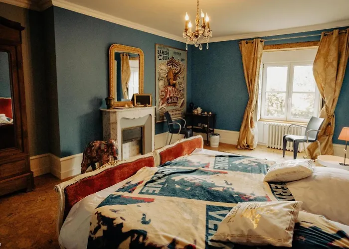 Chateau De La Preuille Bed & Breakfast